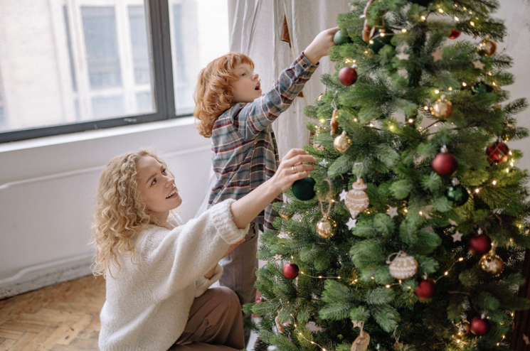 How to Choose the Perfect Christmas Tree Size for a 10-Foot Ceiling